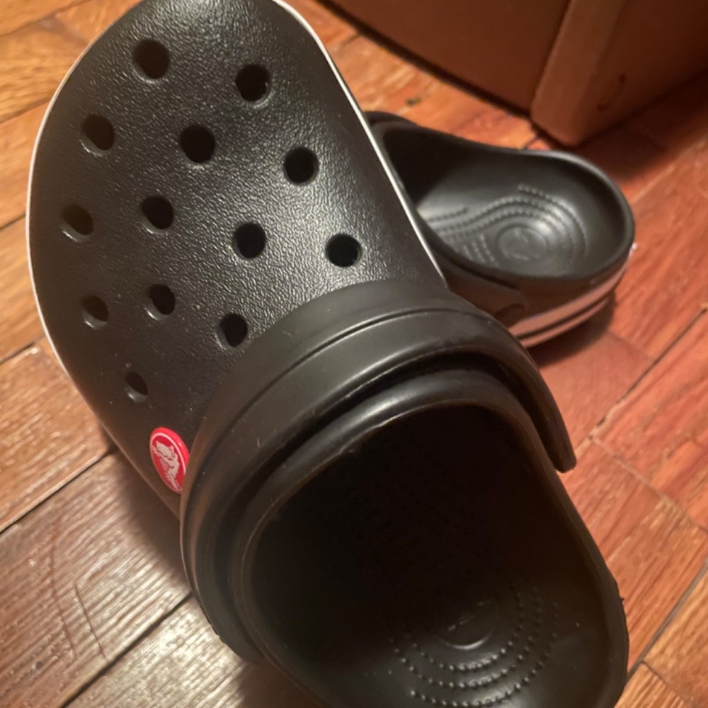 Unisex Crocs - Picture 2 of 4